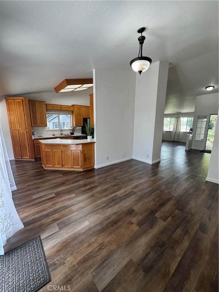 1504 La Linda Lane