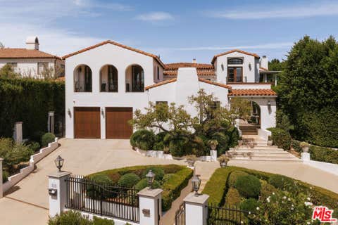 Photo of 124 N Woodburn Drive, Los Angeles, CA 90049 (MLS # 26865429)