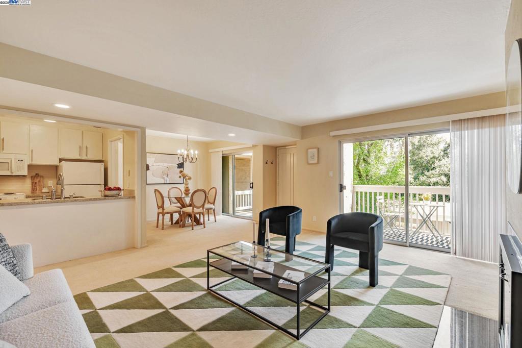 SHARON HEIGHTS - Residential