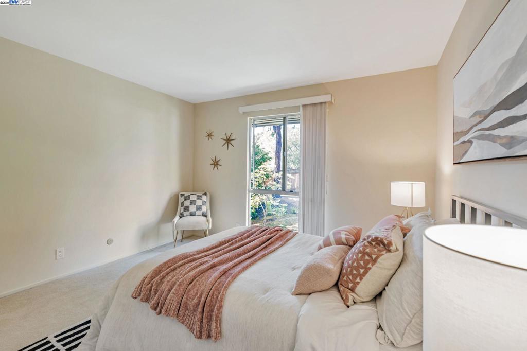 SHARON HEIGHTS - Residential