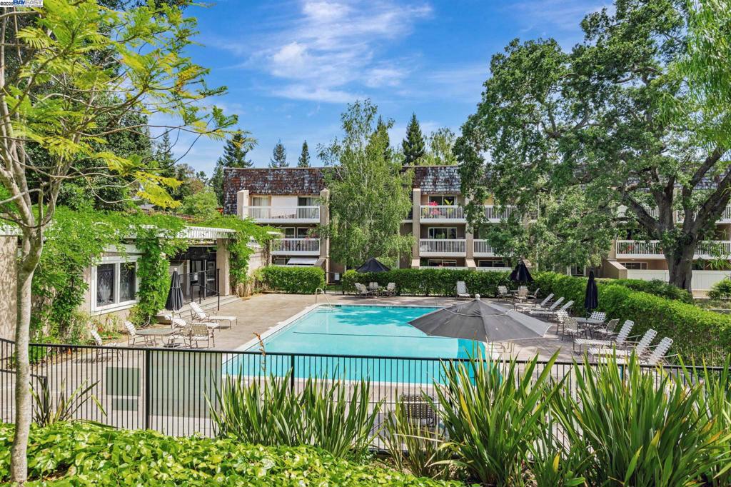 SHARON HEIGHTS - Residential