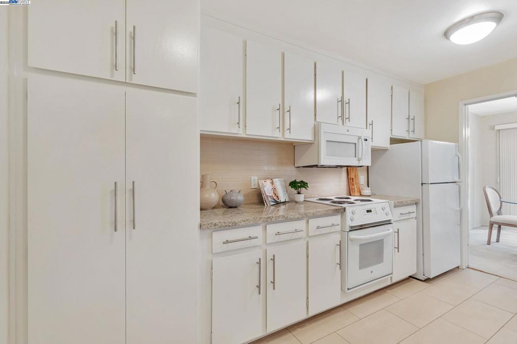SHARON HEIGHTS - Residential