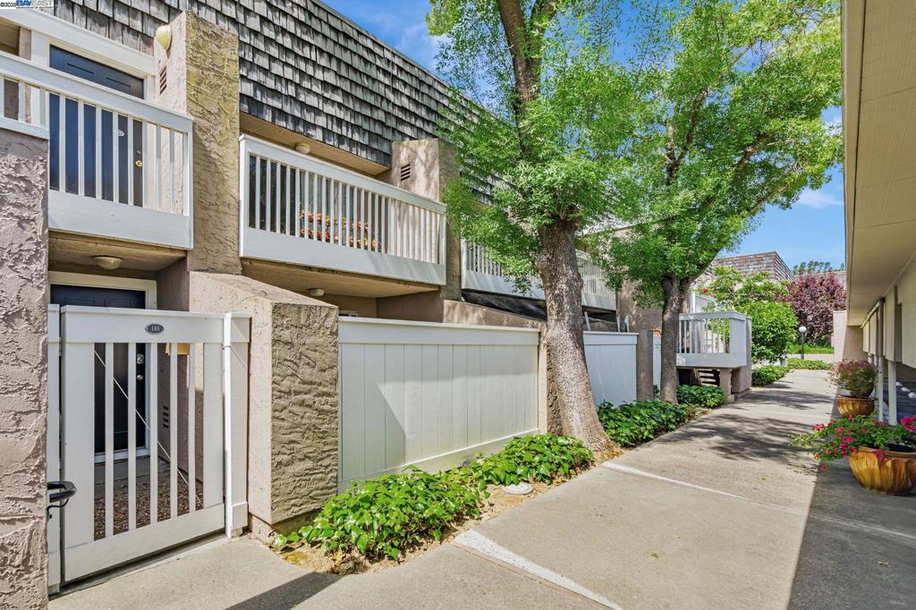 SHARON HEIGHTS - Residential