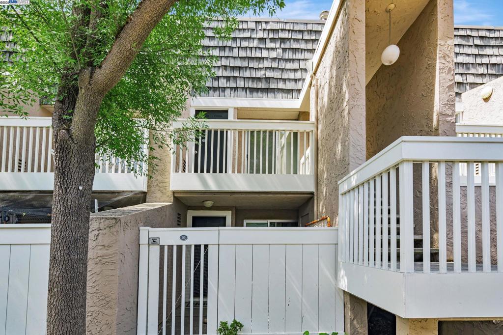 Nestled in the desirable Sharon Heights neighborhood of Menlo Park, this spacious 2-bedroom, 2-bathroom condo is located within the sought-after Lincoln Green community. The open-concept living area is bathed in natural light, offers cozy interiors, along with access to outdoor balconies. The primary bedroom features a generous walk-in closet and a private balcony with tranquil views of lush greenery. The open-layout kitchen, equipped with ample cabinetry, seamlessly flows into the dining area—perfect for both daily meals and entertaining guests. Lincoln Green community amenities include a sparkling pool, clubhouse and beautifully maintained green spaces. Conveniently located just minutes from shopping, dining, Stanford University, top-rated public schools, and major Silicon Valley employers, this condo offers easy access to major commute routes.