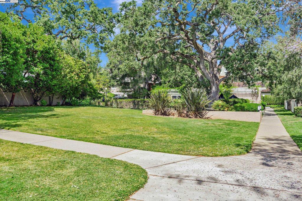 SHARON HEIGHTS - Residential