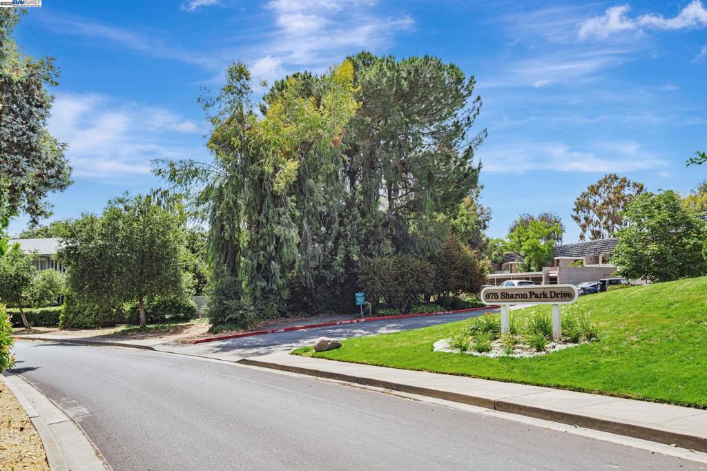 SHARON HEIGHTS - Residential