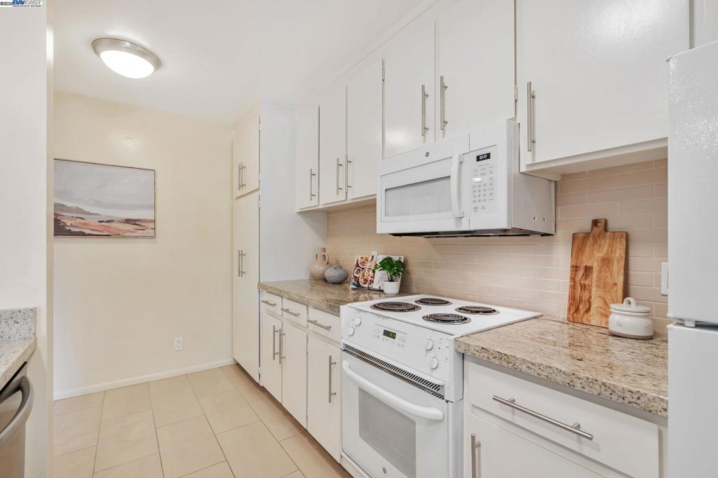 SHARON HEIGHTS - Residential
