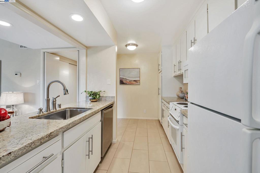 SHARON HEIGHTS - Residential