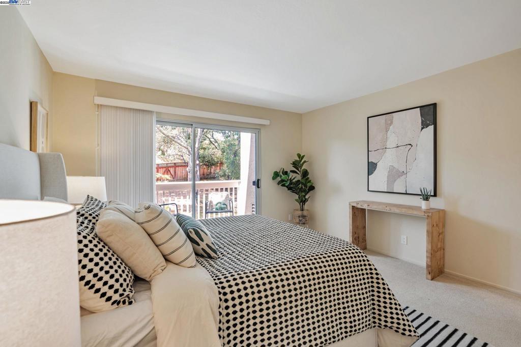 SHARON HEIGHTS - Residential