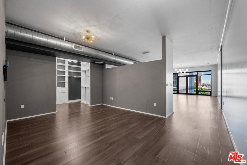 1111 S Grand Avenue 716