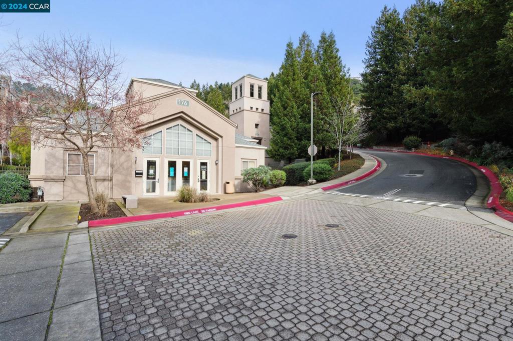 CLAREMONT HILLS - Residential