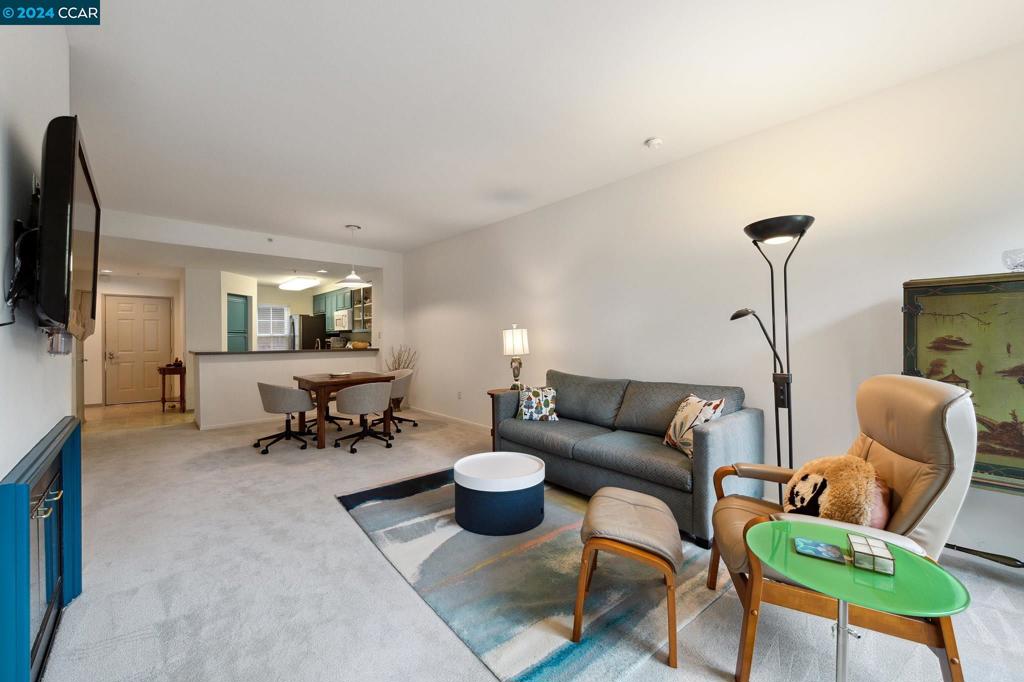 CLAREMONT HILLS - Residential