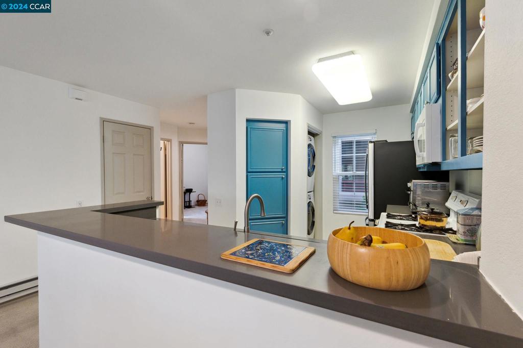 CLAREMONT HILLS - Residential