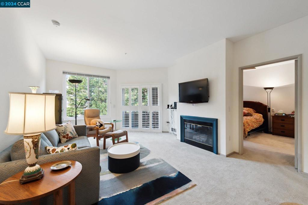 CLAREMONT HILLS - Residential