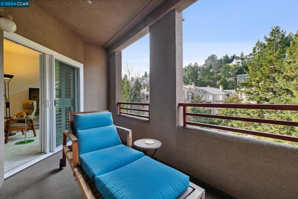 CLAREMONT HILLS - Residential