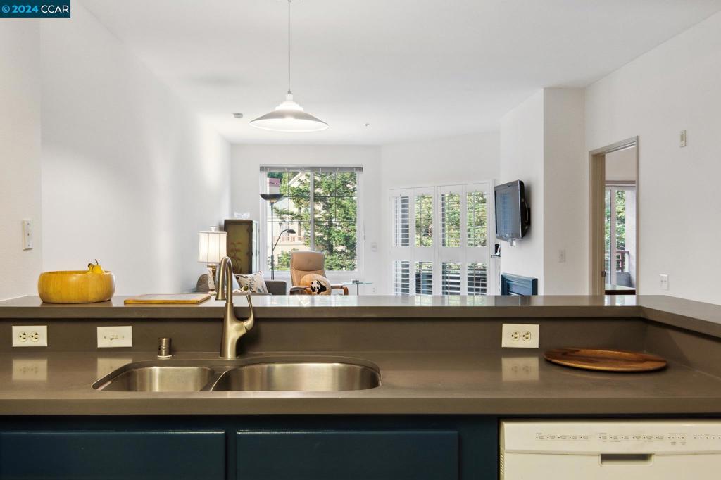 CLAREMONT HILLS - Residential