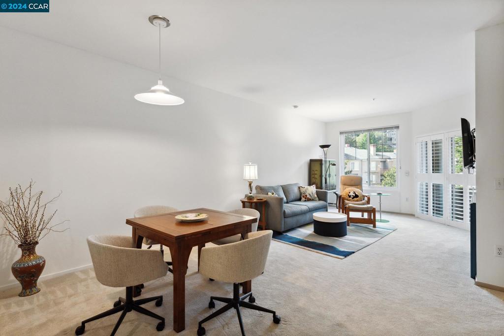 CLAREMONT HILLS - Residential