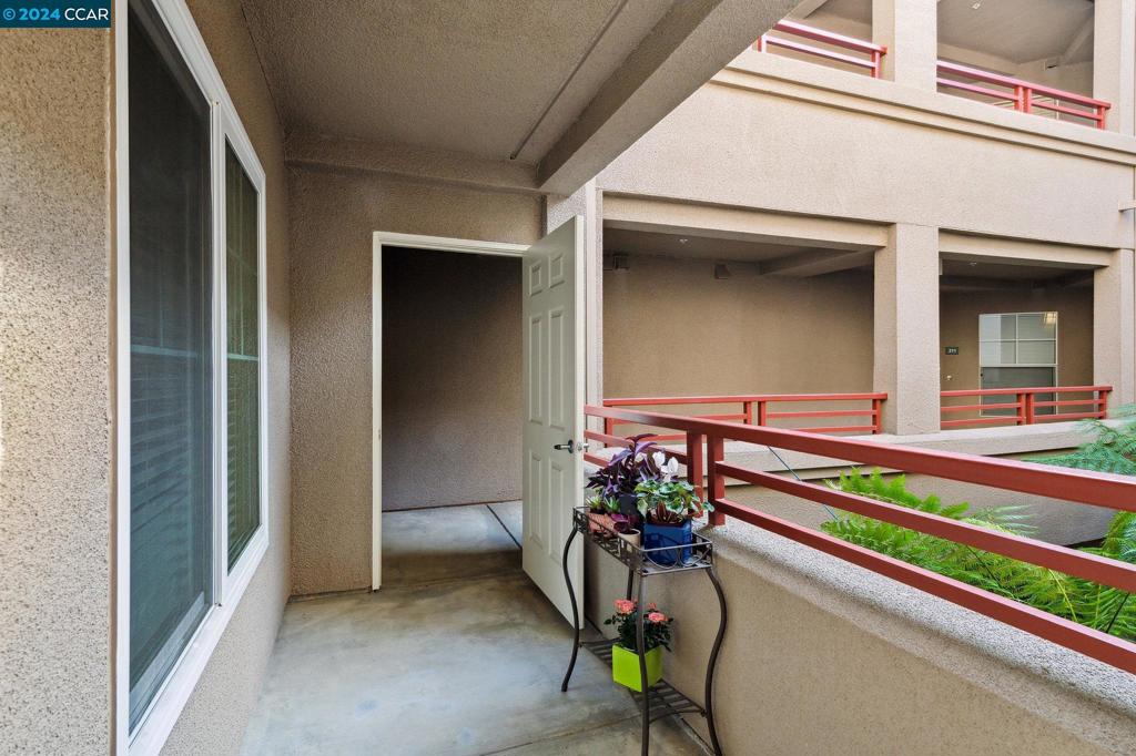 CLAREMONT HILLS - Residential