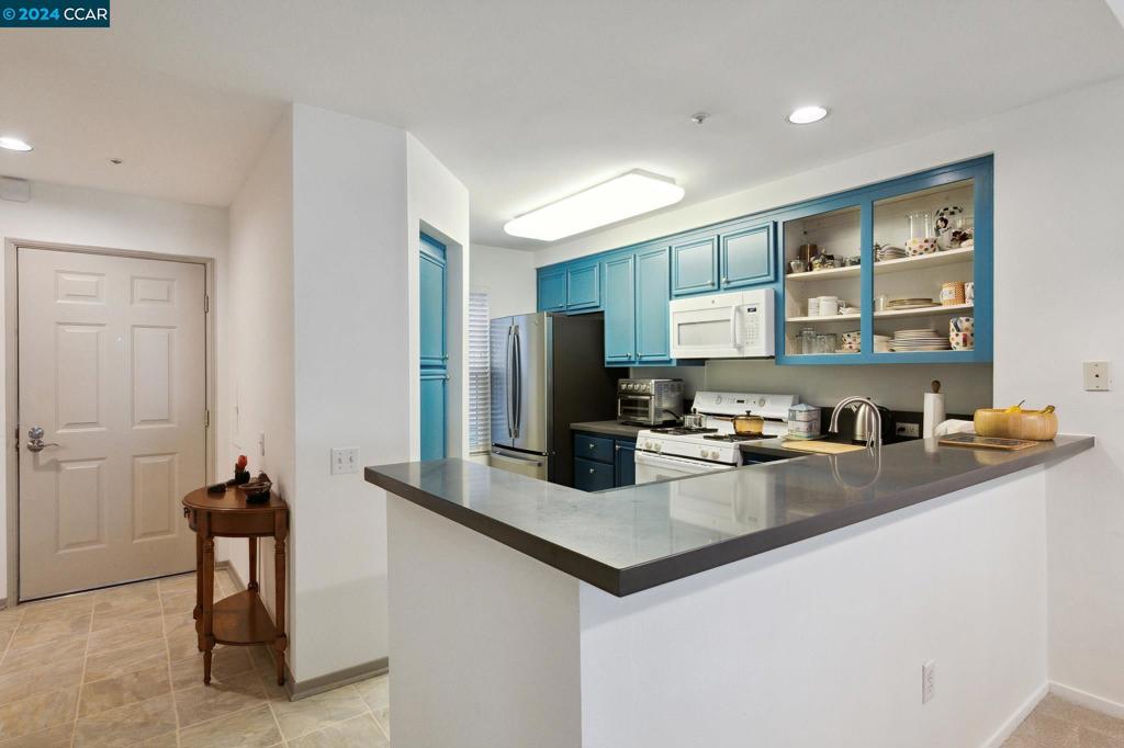 CLAREMONT HILLS - Residential