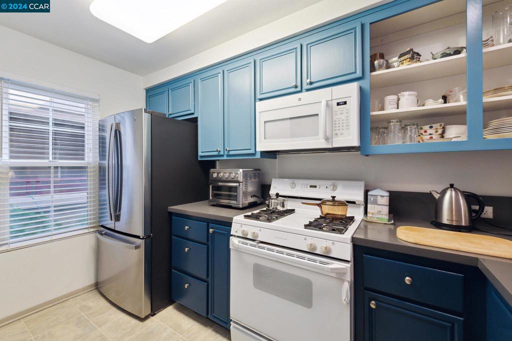 CLAREMONT HILLS - Residential