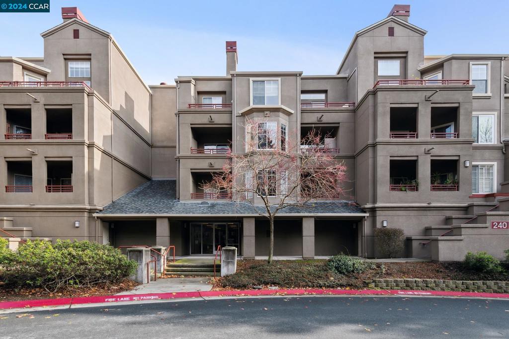 CLAREMONT HILLS - Residential