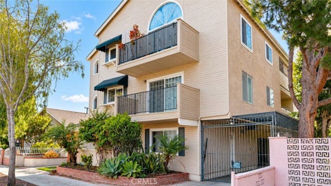 Photo of 1123 Junipero AVE #4, Long Beach, CA 90804 (MLS # PW26203551)