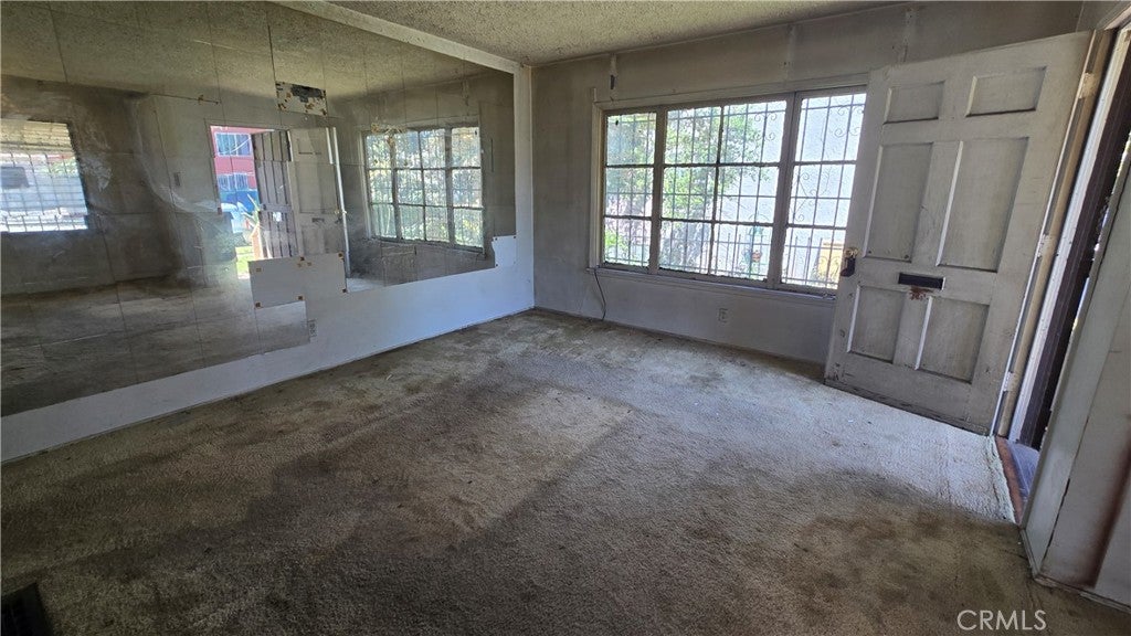 1605 E Orchard