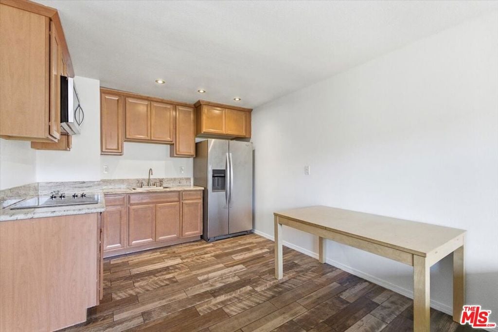 5585 E Pacific Coast Highway 251
