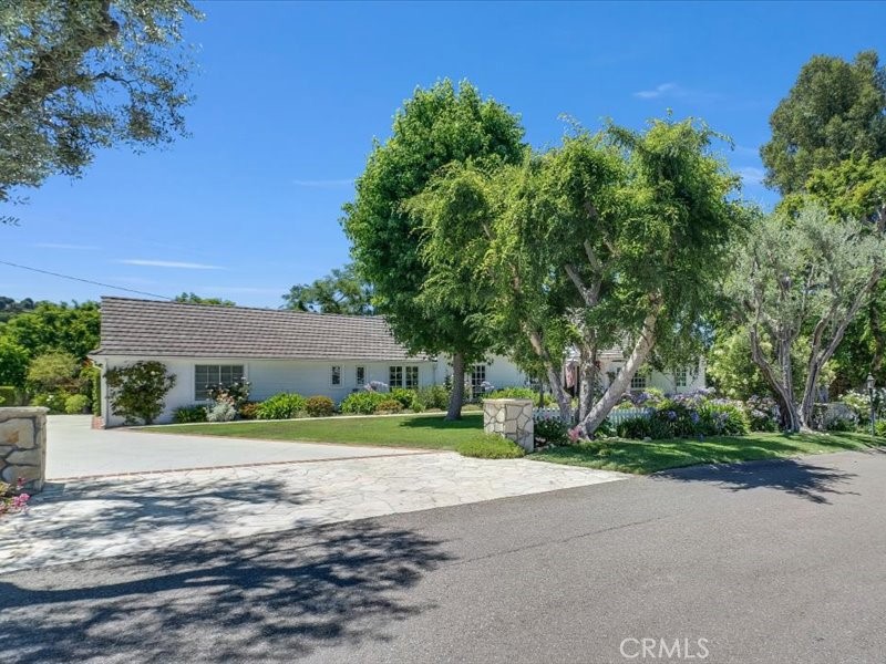 6 Williamsburg Lane