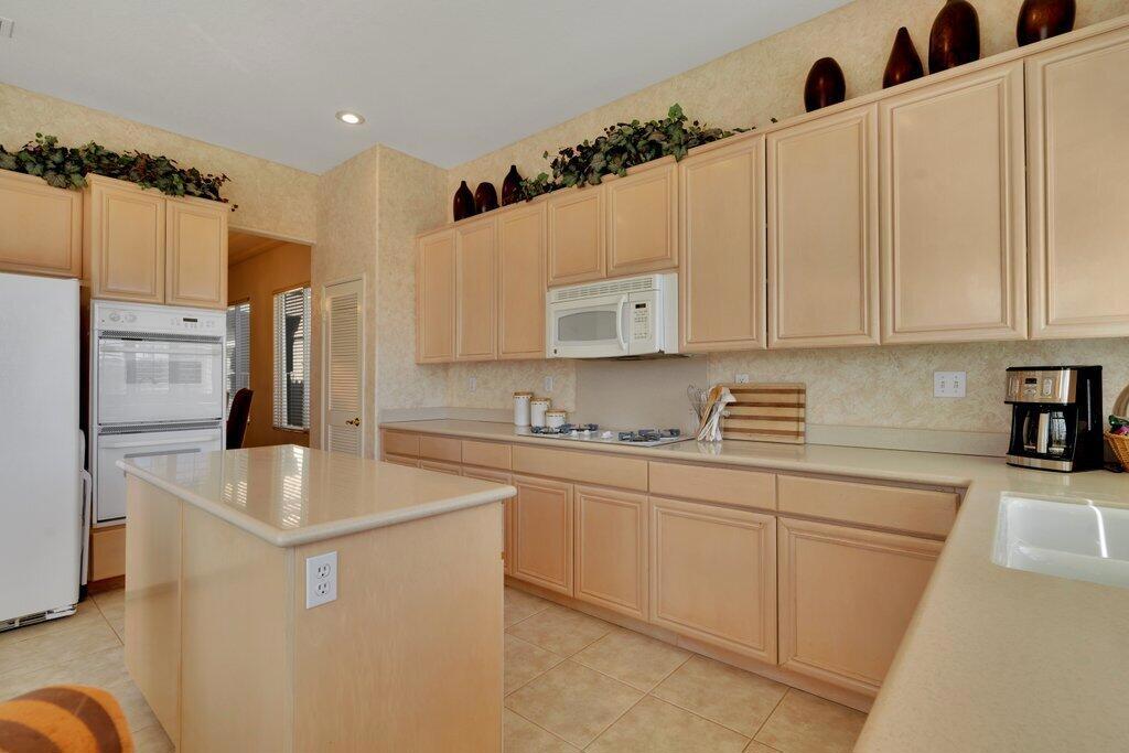 Rancho Mirage C.C. - Residential Lease