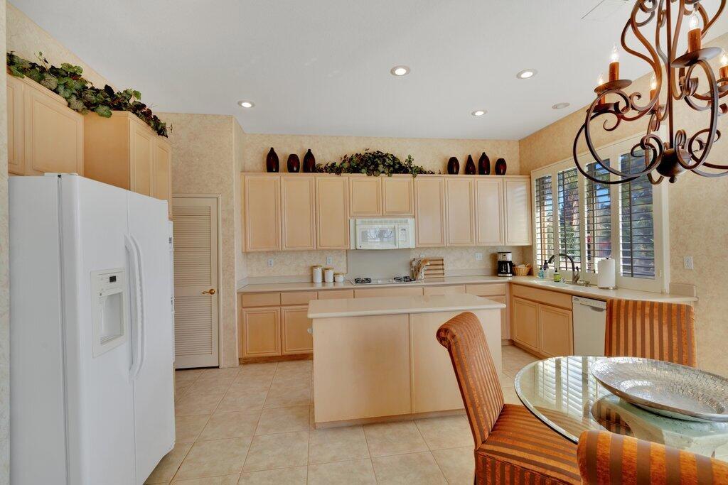 Rancho Mirage C.C. - Residential Lease