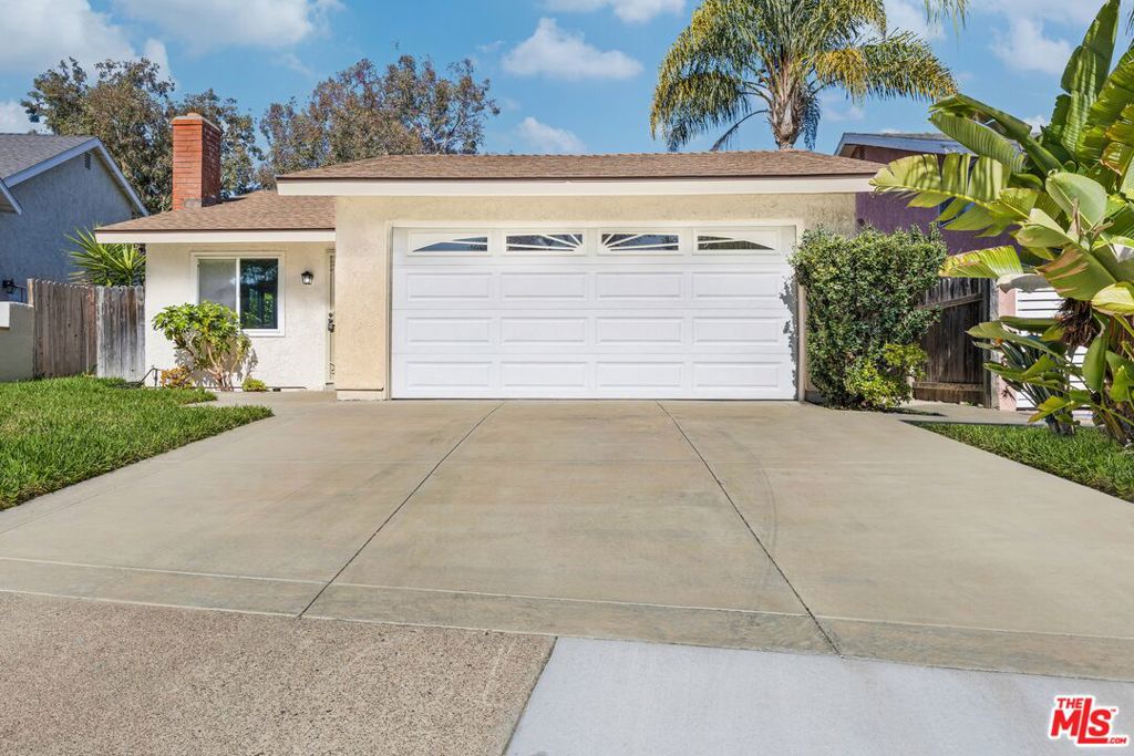 23061 Via San Gabriel