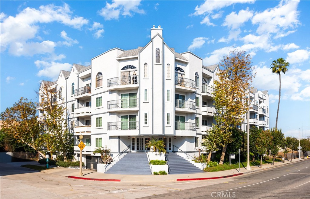 Experience the best of Sherman Oaks living in this 2-bedroom, 2-bathroom corner unit condo, perfectly situated in a prime Sherman Oaks location just south of Ventura Blvd. The open floor plan features a welcoming living room with a cozy fireplace, a separate dining area, and a functional galley kitchen with granite countertops, stainless steel appliances, and a breakfast bar—ideal for casual dining or entertaining. A private outdoor patio offers a great spot to relax and unwind. The primary suite includes a generous closet and a new remodeled ensuite bathroom, while the second bedroom also provides ample storage and versatility. The guest bathroom features a Jacuzzi tub, perfect for a little extra relaxation. Additional touches like crown molding, fresh paint, and brand new flooring in the living room and bedrooms add to the home’s appeal. Located within walking distance to Whole Foods, the Sherman Oaks Galleria, and a variety of shops and restaurants, this condo offers unbeatable convenience. With easy access to the 101 and 405 freeways, commuting to the Westside and beyond is simple. Residents can take advantage of community amenities, including a fitness center, a rooftop spa with scenic views, and on-site laundry facilities. Two tandem parking spots, conveniently located near the elevator, are included in the secure, gated building.