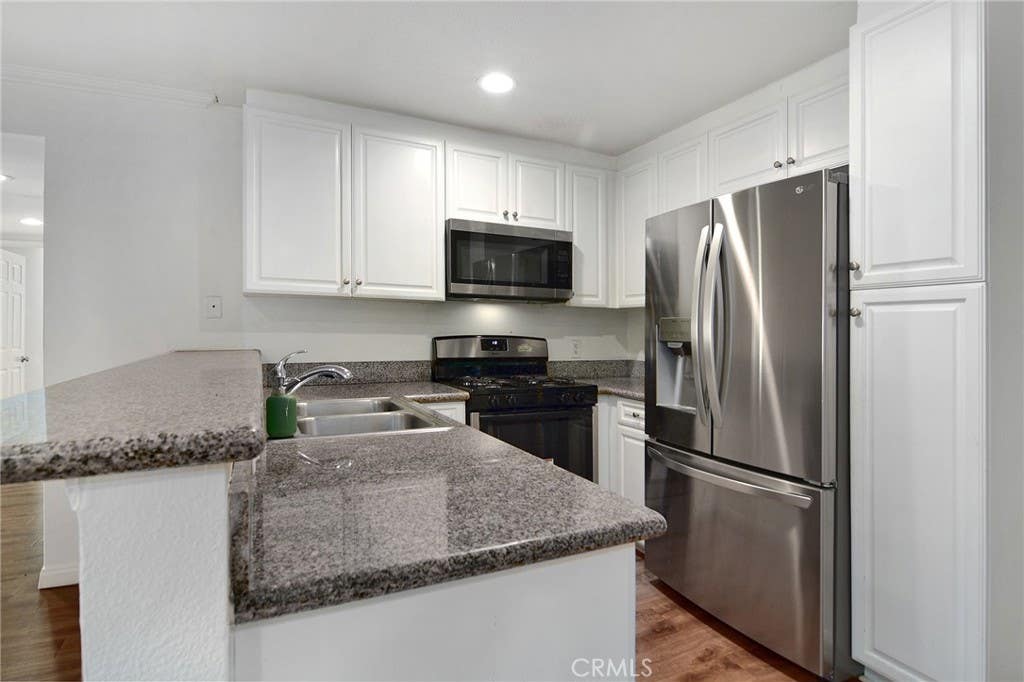 Photo of 5525 Canoga Avenue #124, Woodland Hills, CA 91367 (MLS # SR26169195)