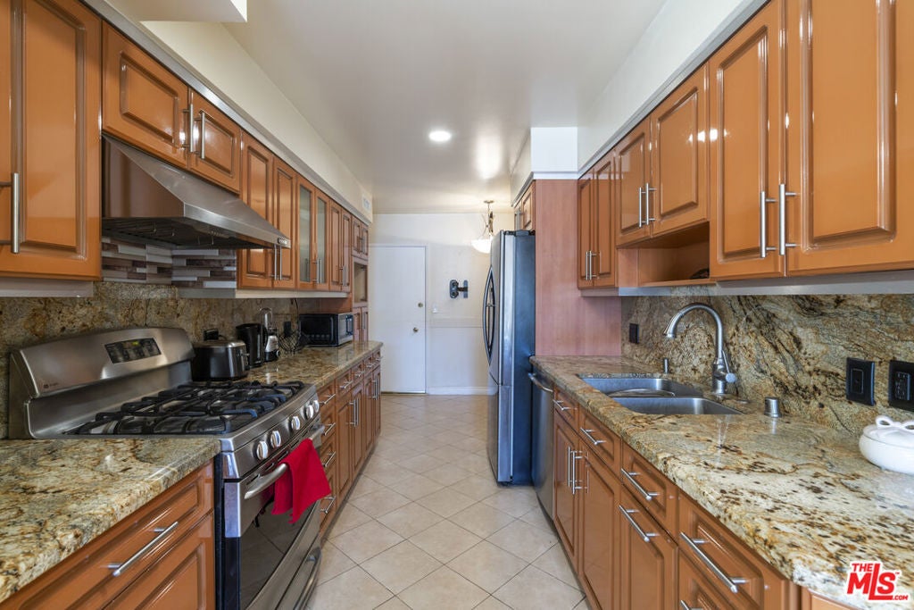 6225 Coldwater Canyon Avenue 112
