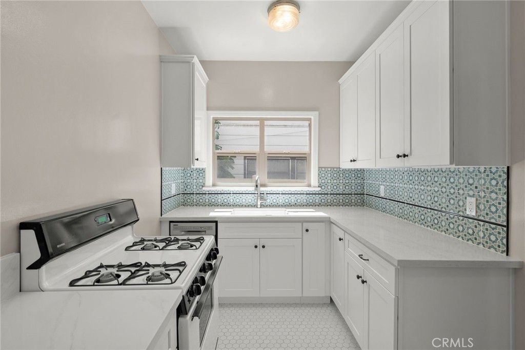 Photo of 1136 Bennett Ave, Long Beach, CA 90804 (MLS # PW25245302)