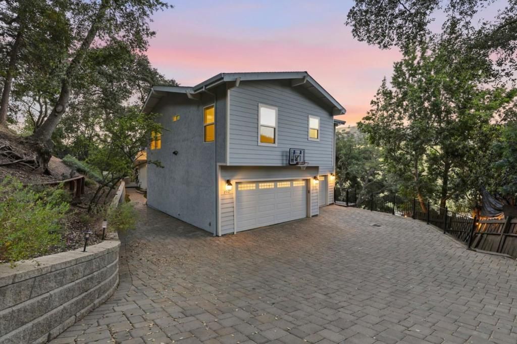 Photo of 2981 Holiday Court, Morgan Hill, CA 95037 (MLS # ML82041188)