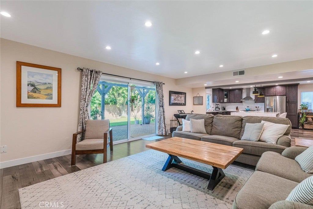 Photo of 6321 Balcom Ave AVE, Encino, CA 91316 (MLS # SR26117945)