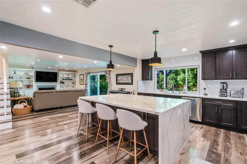 Photo of 6321 Balcom Ave AVE, Encino, CA 91316 (MLS # SR26117945)