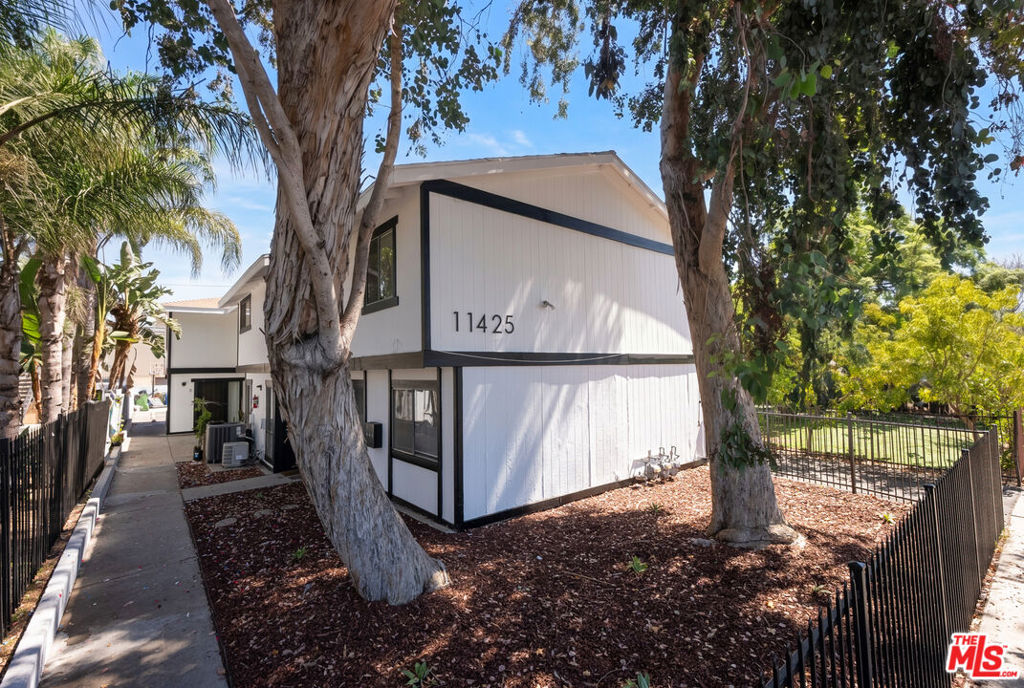 11425 Tiara Street