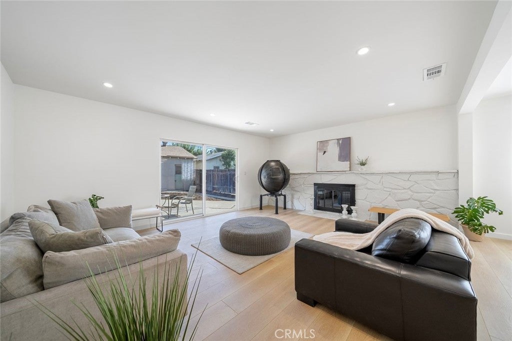 285 E Mckinley Avenue