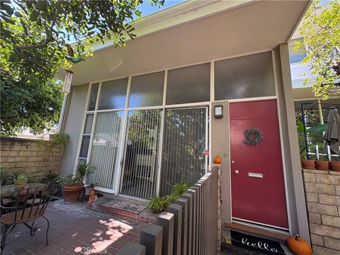Photo of 4256 W Kling Street, Burbank, CA 91505 (MLS # SR25168779)