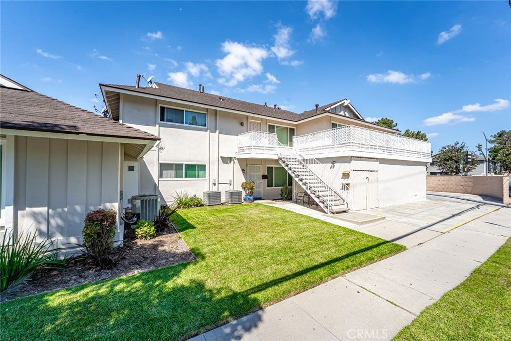 2601 W Juniper