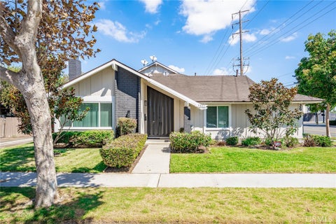 Photo of 2601 W Juniper ST, Santa Ana, CA 92704 (MLS # OC26132796)