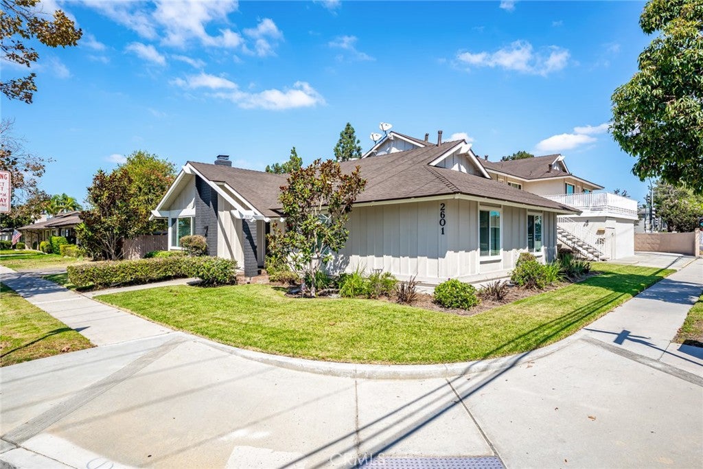 2601 W Juniper
