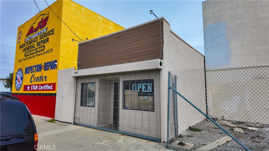 1804 S Pacific