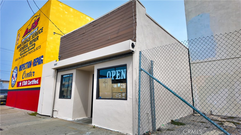 1804 S Pacific