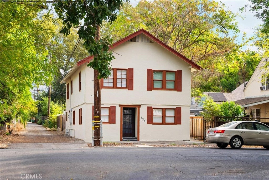 735 Pine Street