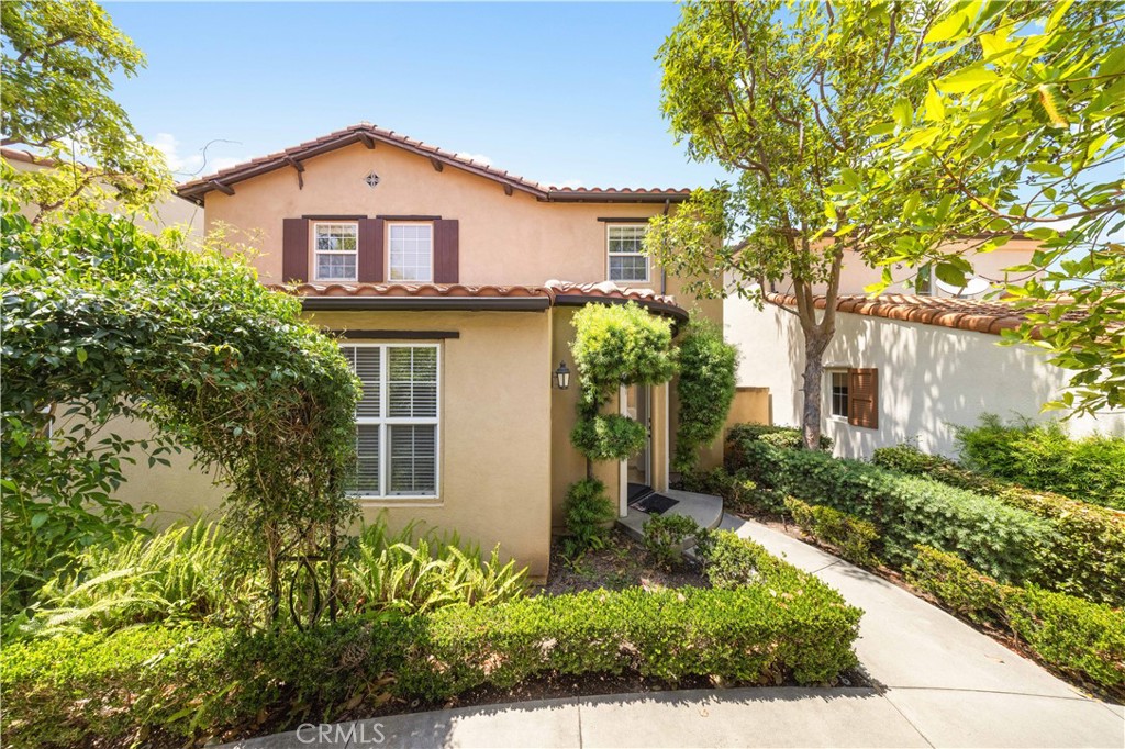 102 Chantilly