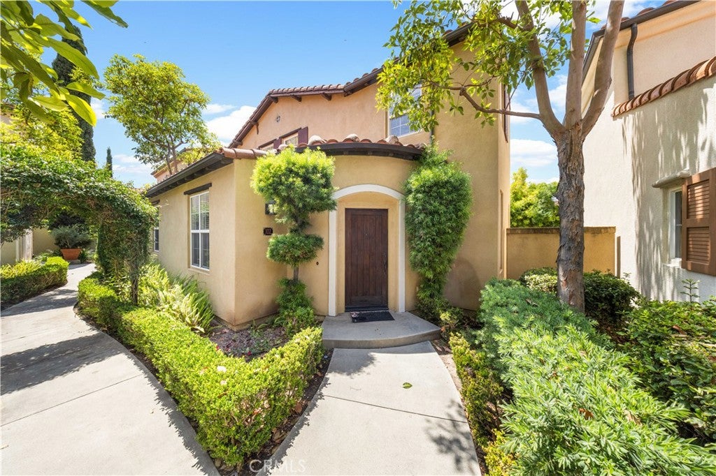 102 Chantilly